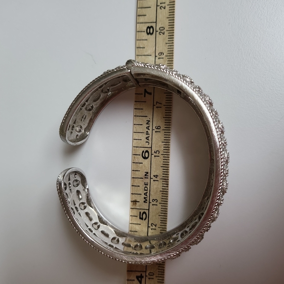 Judith Ripka cuff bracelet diamonique SS average size - Picture 6 of 6